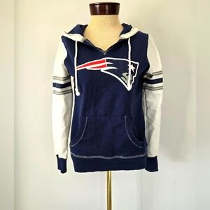NFL NEW ENGLAND PATRIOTS Majestic Navy Blue and White Lightweight Hoodie. Size S